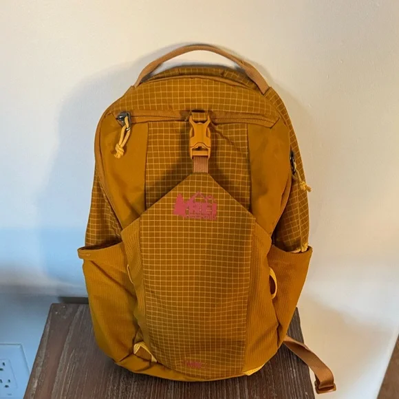 REI CO-OP TARN 12L PACK - Picture 2 of 4